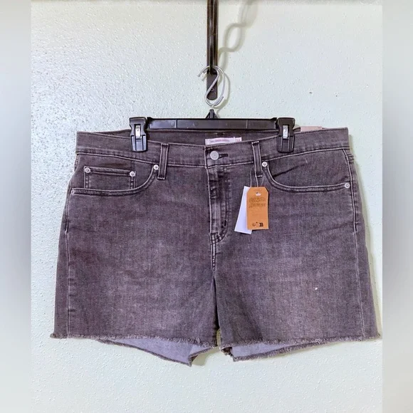 Levi’s Gray Denim Women's Shorts NWT - Picture 1 of 4